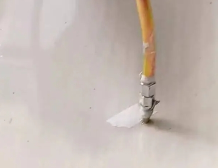 华阴瓷砖空鼓维修公司专业解答在瓷砖铺贴过程中，如果使用的砂料过粗（如全部使用了粗砂），可能会导致以下问题